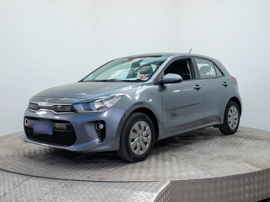 Kia Rio 5 1.4 Lx Ac Mt año 2021