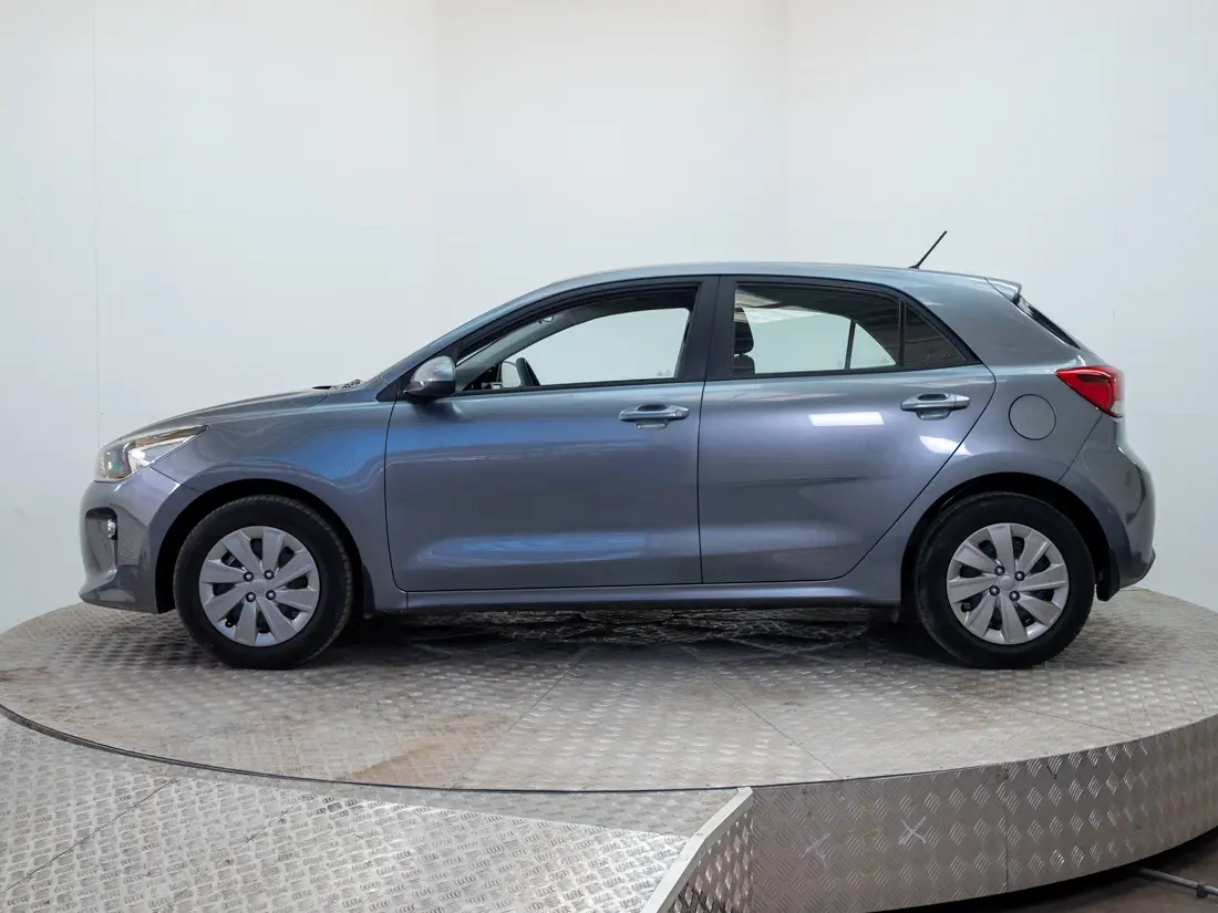 Kia Rio 5 1.4 Lx Ac Mt año 2021