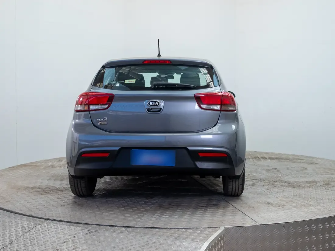 Kia Rio 5 1.4 Lx Ac Mt año 2021