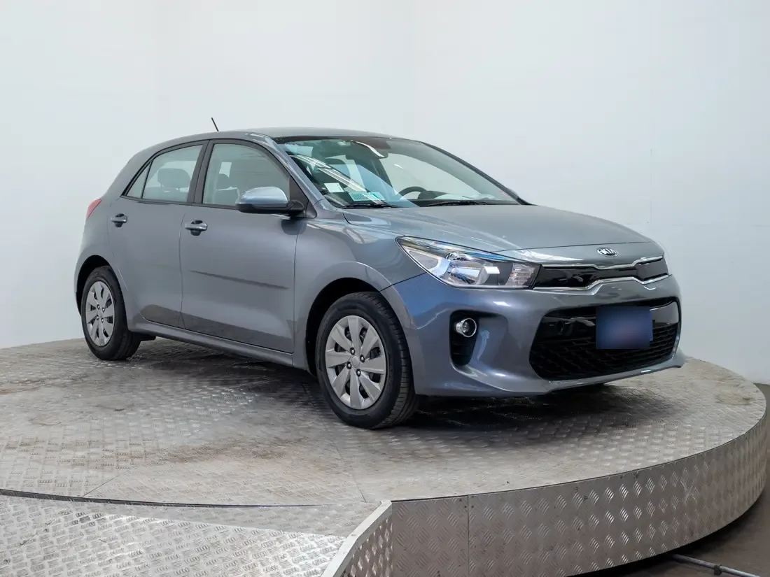 Kia Rio 5 1.4 Lx Ac Mt año 2021