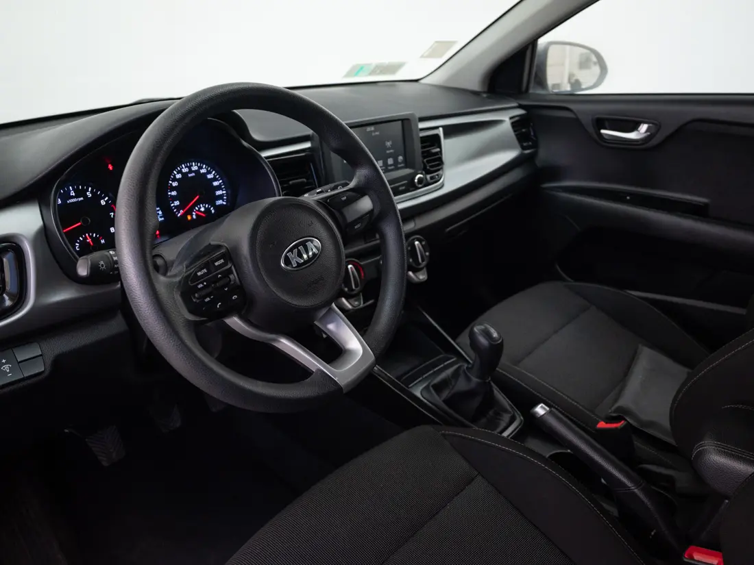 Kia Rio 5 1.4 Lx Ac Mt año 2021