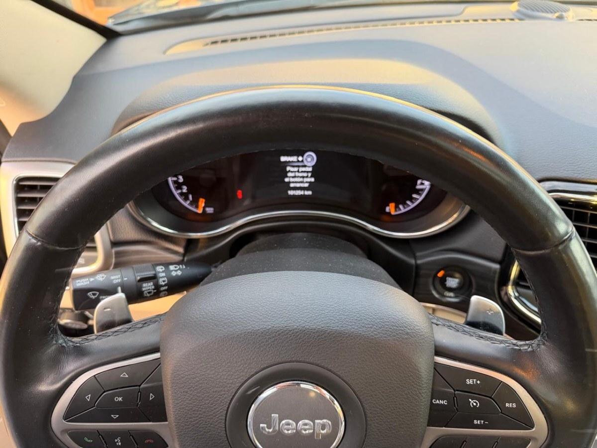 Jeep Grand Cherokee Limited 3.6 4x4 At8 año 2022