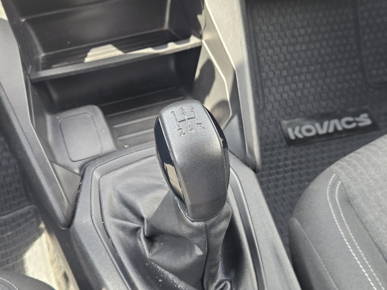 Peugeot 208 Style Puretech 75 1.2 año 2024