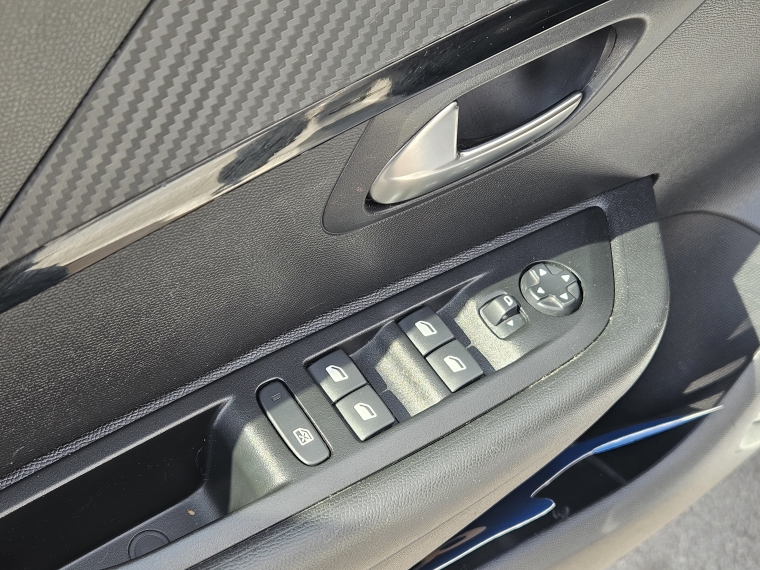Peugeot 208 Style Puretech 75 1.2 año 2024