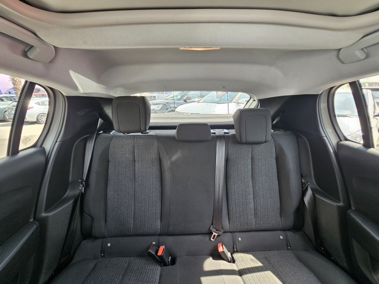 Peugeot 208 Style Puretech 75 1.2 año 2024