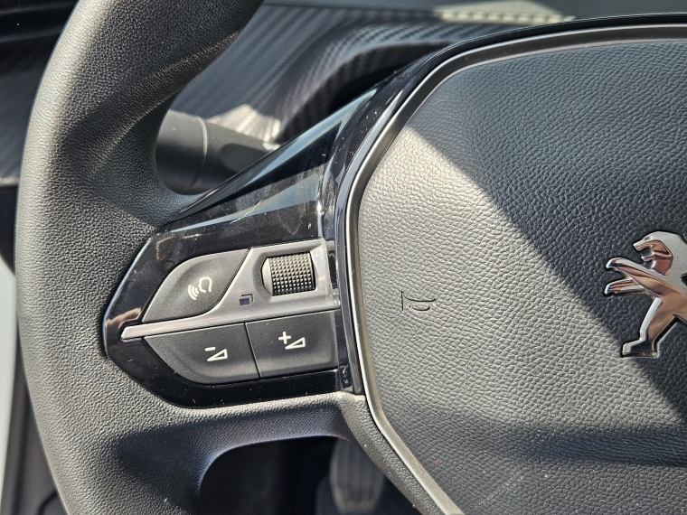 Peugeot 208 Style Puretech 75 1.2 año 2024
