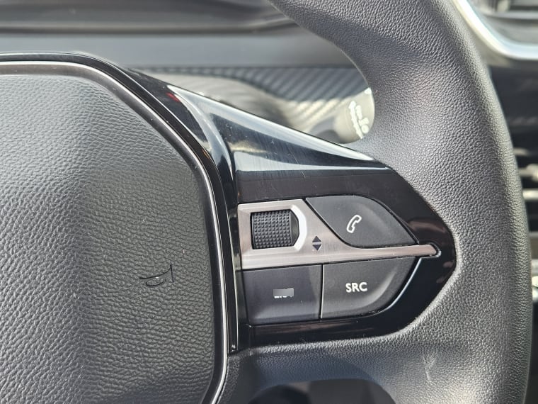 Peugeot 208 Style Puretech 75 1.2 año 2024