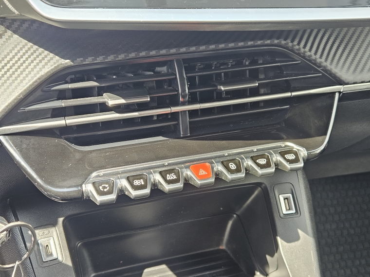 Peugeot 208 Style Puretech 75 1.2 año 2024