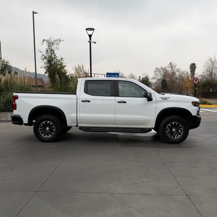 CHEVROLET SILVERADO 5.3 Cc Lt Tb At 4x4 año 2023
