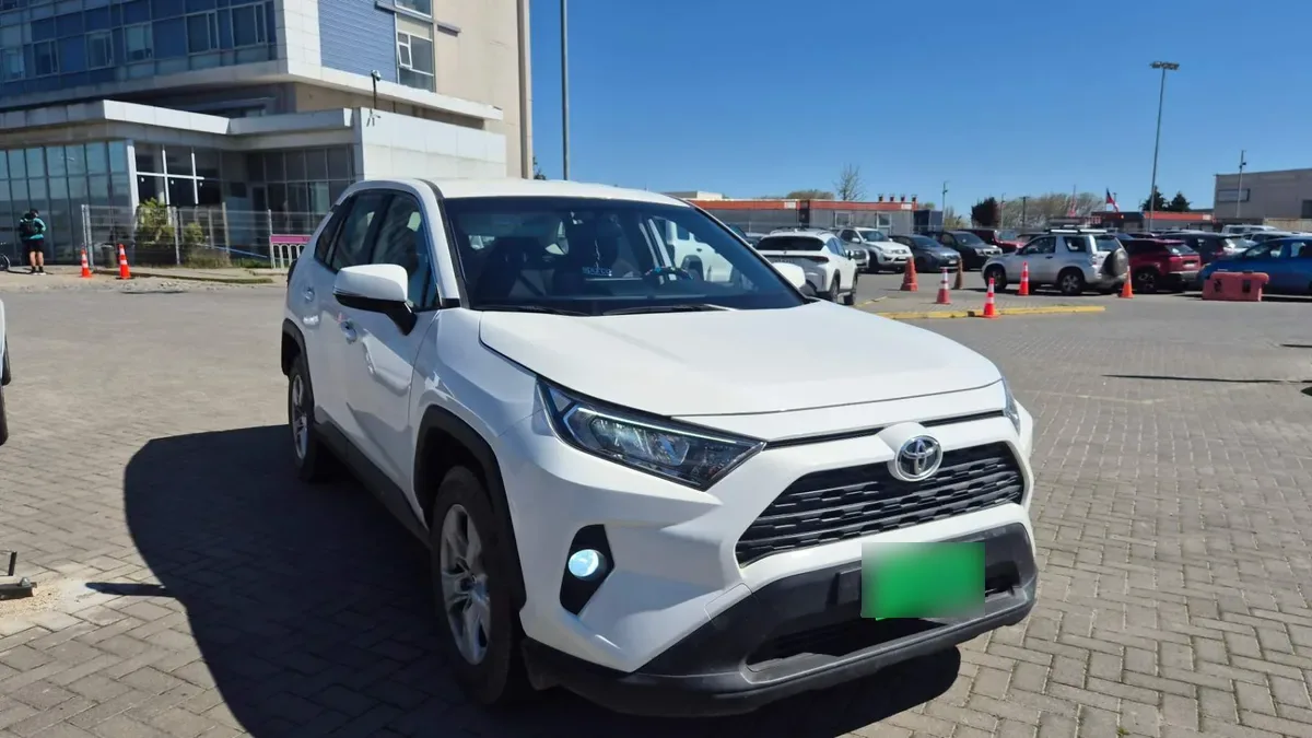 Toyota Rav 4 2.0 Le 4x2 Cvt At 5p año 2020