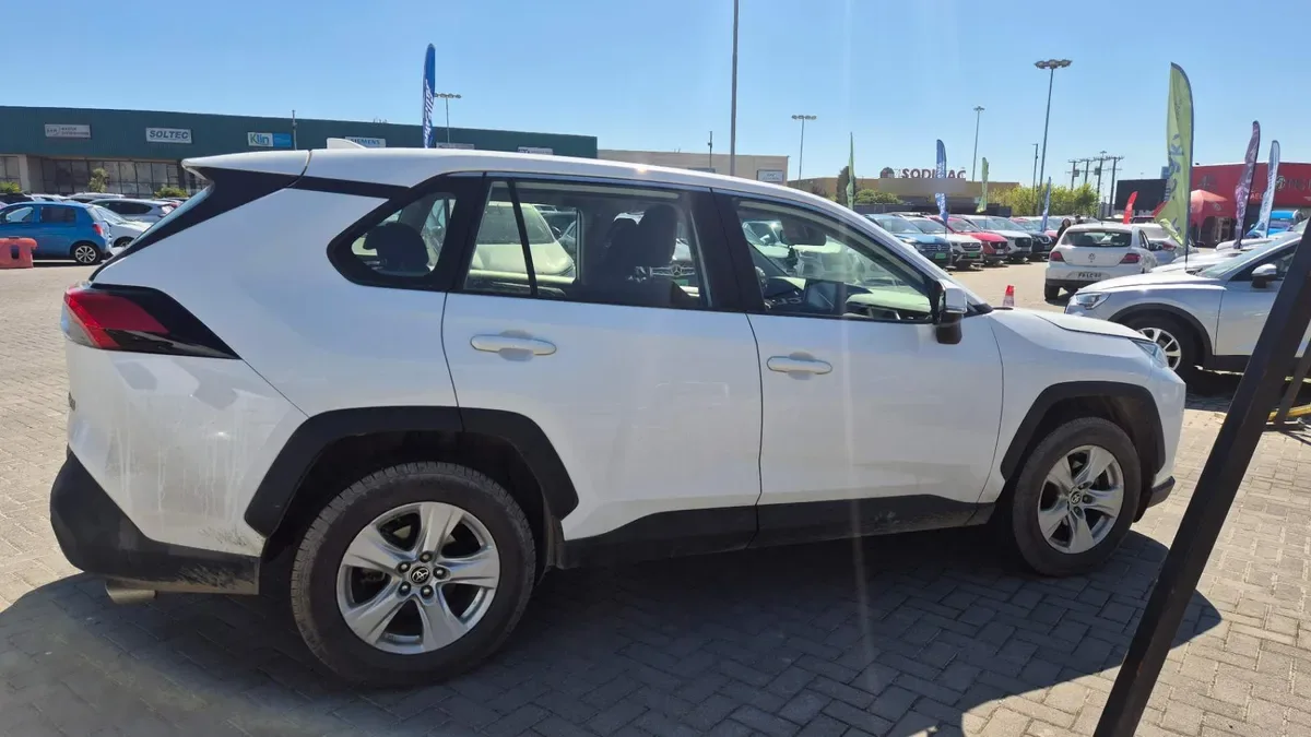 Toyota Rav 4 2.0 Le 4x2 Cvt At 5p año 2020