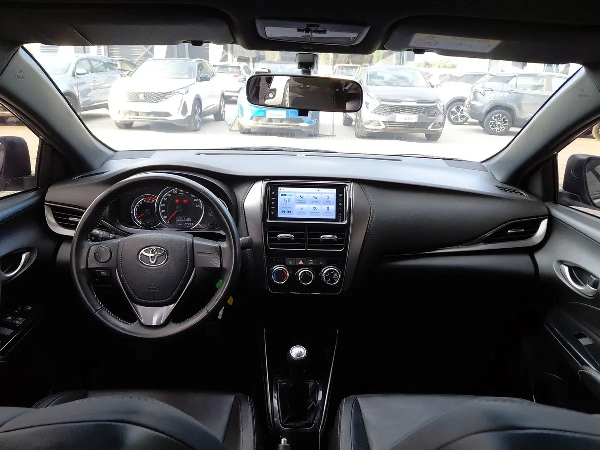 Toyota Yaris 1.5 Sport 4x2 Hb Mt 5p año 2024