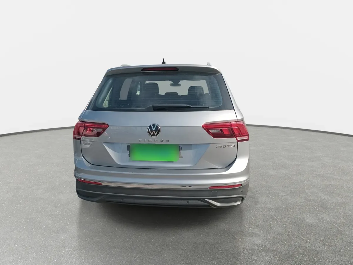 Volkswagen Tiguan 1.4 Tsi Comfortline 4x2 At 5p año 2023