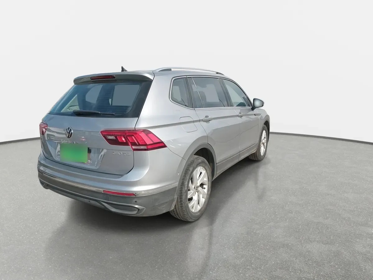 Volkswagen Tiguan 1.4 Tsi Comfortline 4x2 At 5p año 2023