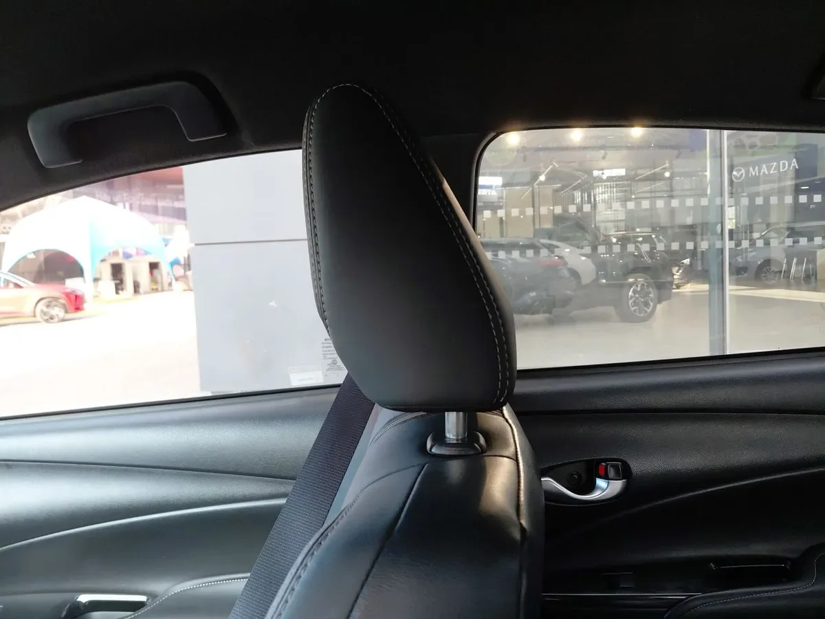 Toyota Yaris 1.5 Sport 4x2 Hb Mt 5p año 2024