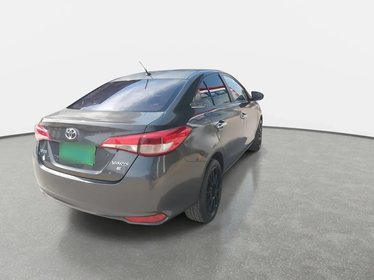 Toyota Yaris 1.5 Gli 4x2 E Mt 4p año 2019