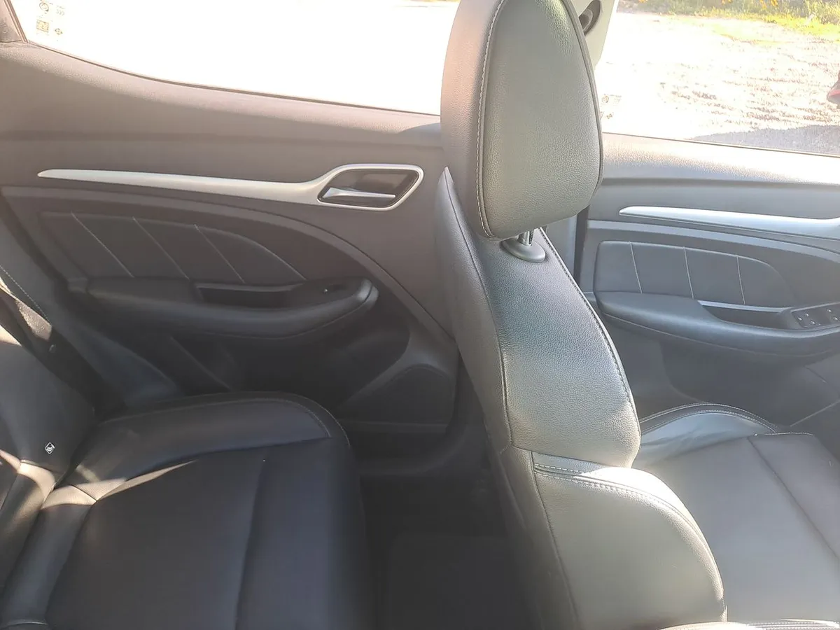 MG Mg Zs 1.5 Comfort 4x2 At 5p año 2024
