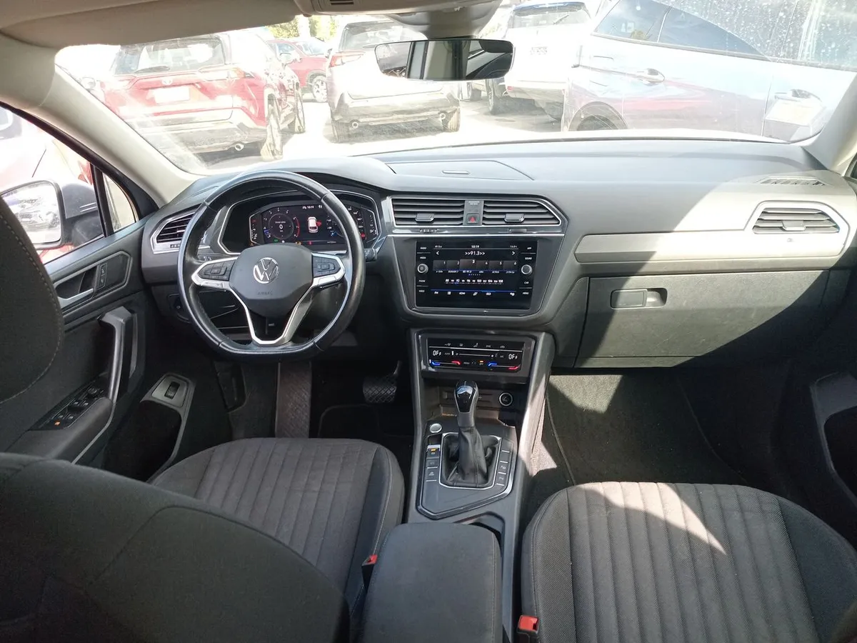 Volkswagen Tiguan 1.4 Tsi Comfortline 4x2 At 5p año 2023