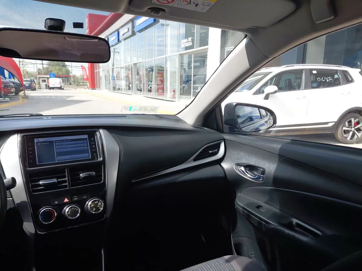 Toyota Yaris 1.5 Gli 4x2 E Mt 4p año 2019