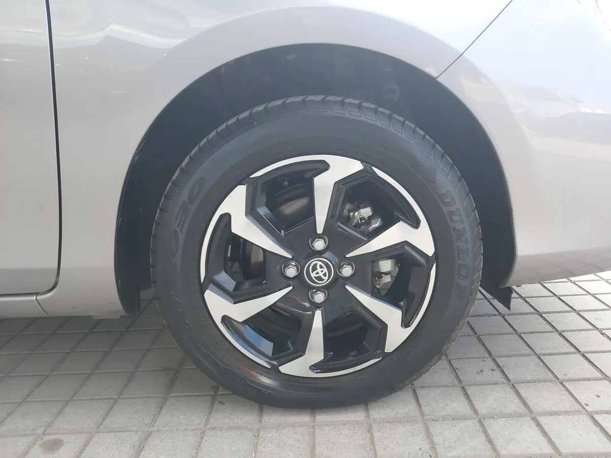 Toyota Yaris 1.5 Sport 4x2 Hb Mt 5p año 2024