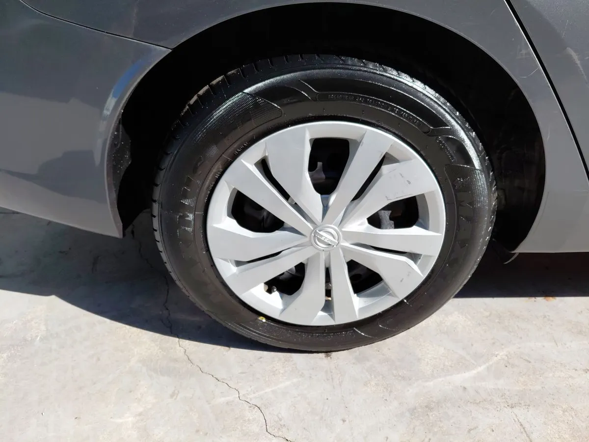 Nissan Versa 1.6 Sense 4x2 Mt 4p año 2021