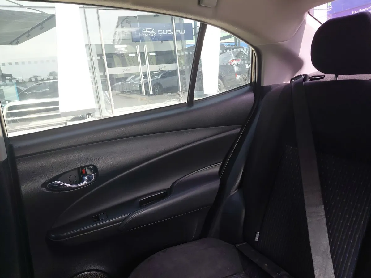 Toyota Yaris 1.5 Gli 4x2 E Mt 4p año 2019