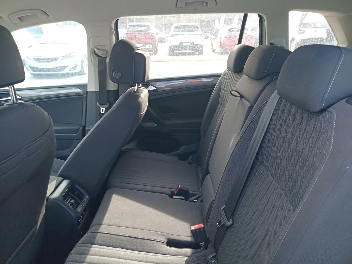 Volkswagen Tiguan 1.4 Tsi Comfortline 4x2 At 5p año 2023