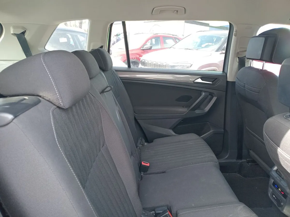 Volkswagen Tiguan 1.4 Tsi Comfortline 4x2 At 5p año 2023