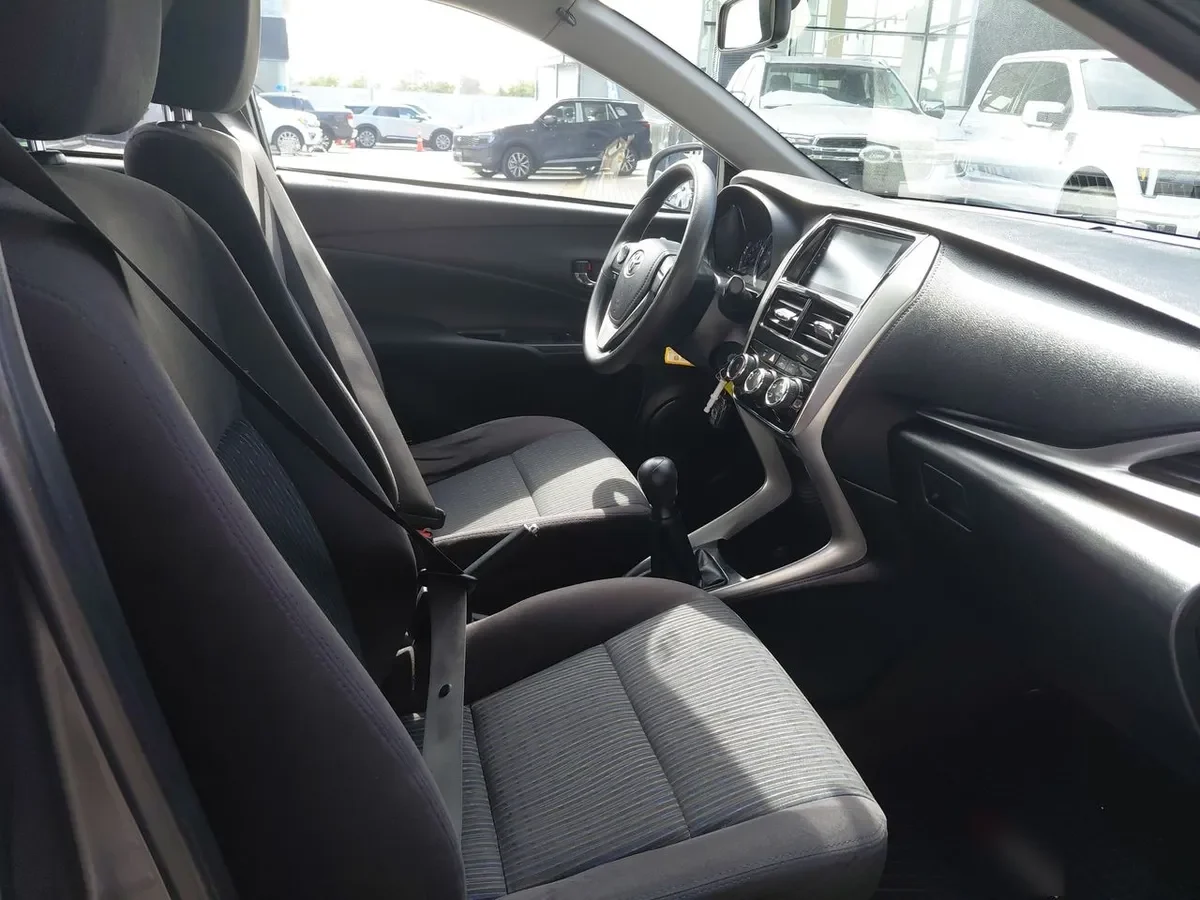 Toyota Yaris 1.5 Gli 4x2 E Mt 4p año 2019