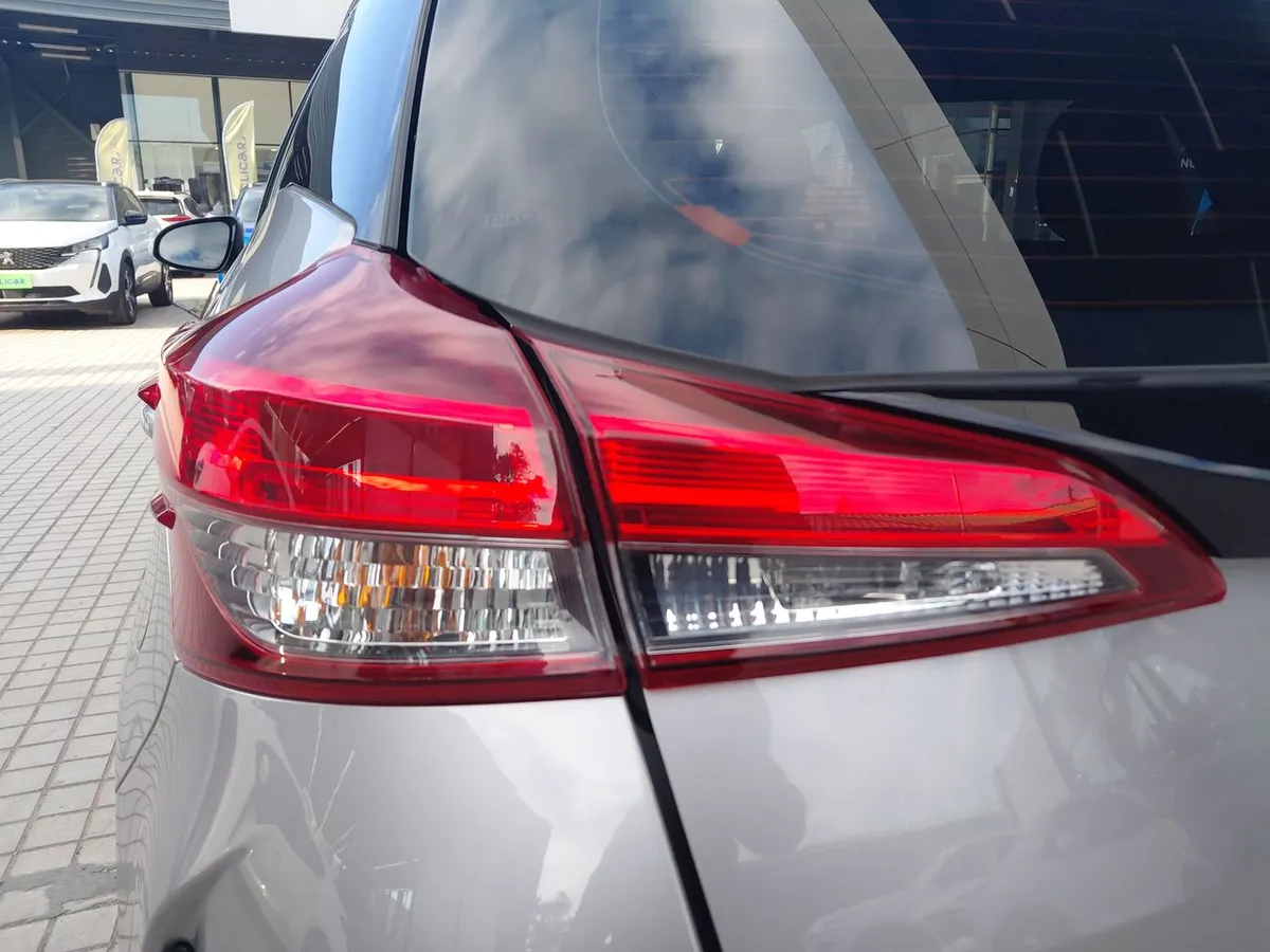 Toyota Yaris 1.5 Sport 4x2 Hb Mt 5p año 2024