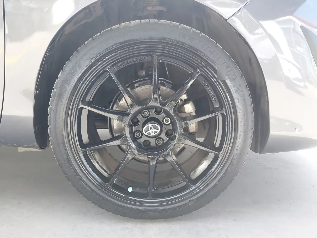 Toyota Yaris 1.5 Gli 4x2 E Mt 4p año 2019