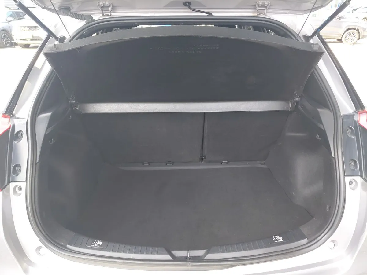 Toyota Yaris 1.5 Sport 4x2 Hb Mt 5p año 2024