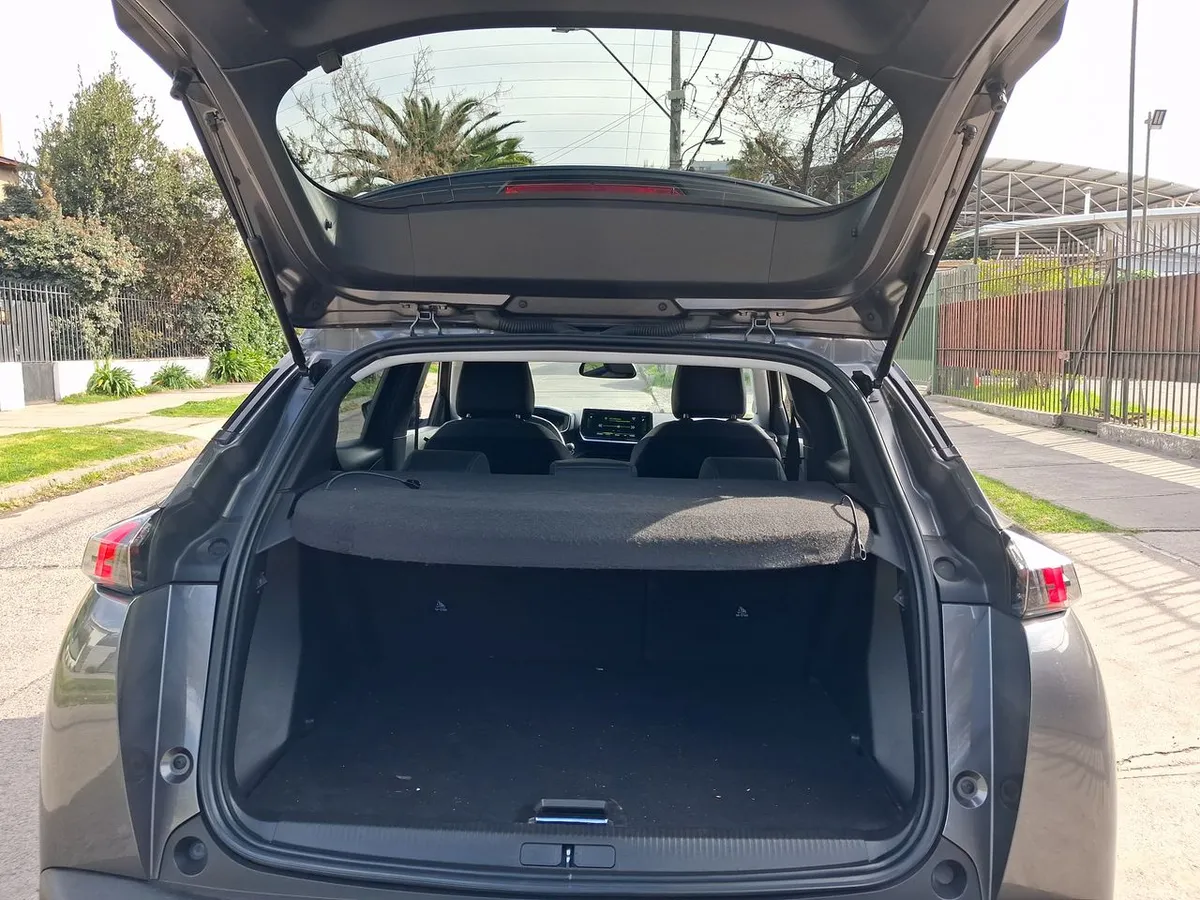 Peugeot 2008 1.2 Allure Puretech 130 4x2 At 5p año 2022
