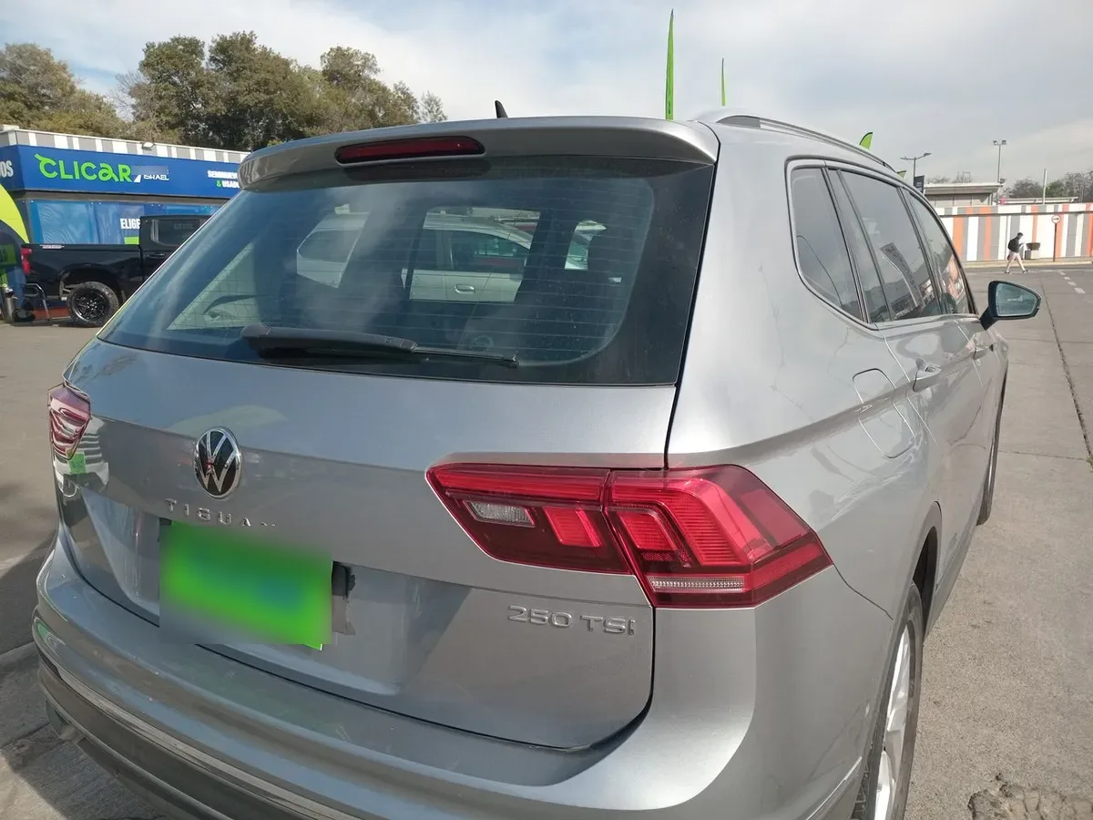 Volkswagen Tiguan 1.4 Tsi Comfortline 4x2 At 5p año 2023