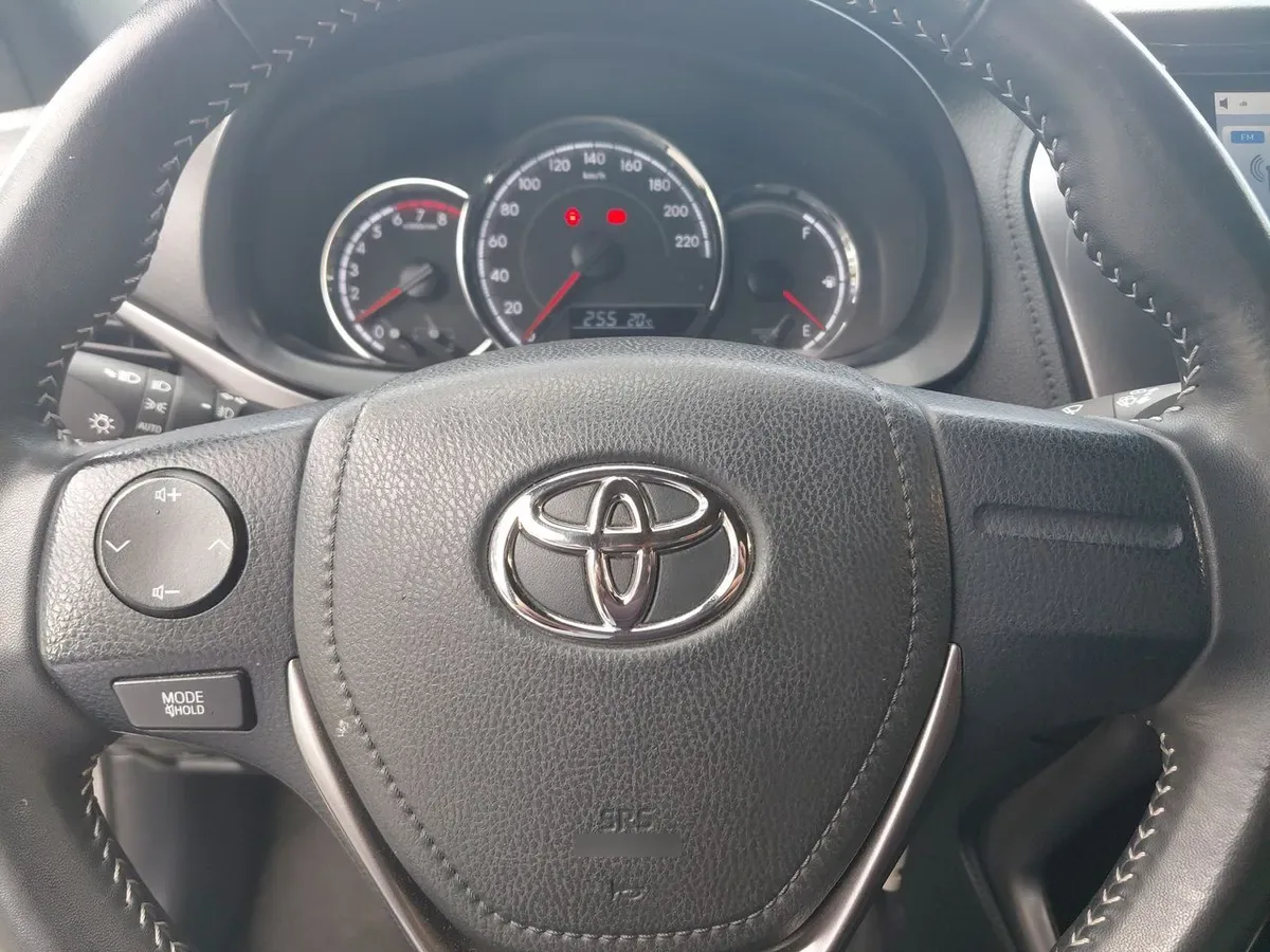 Toyota Yaris 1.5 Sport 4x2 Hb Mt 5p año 2024