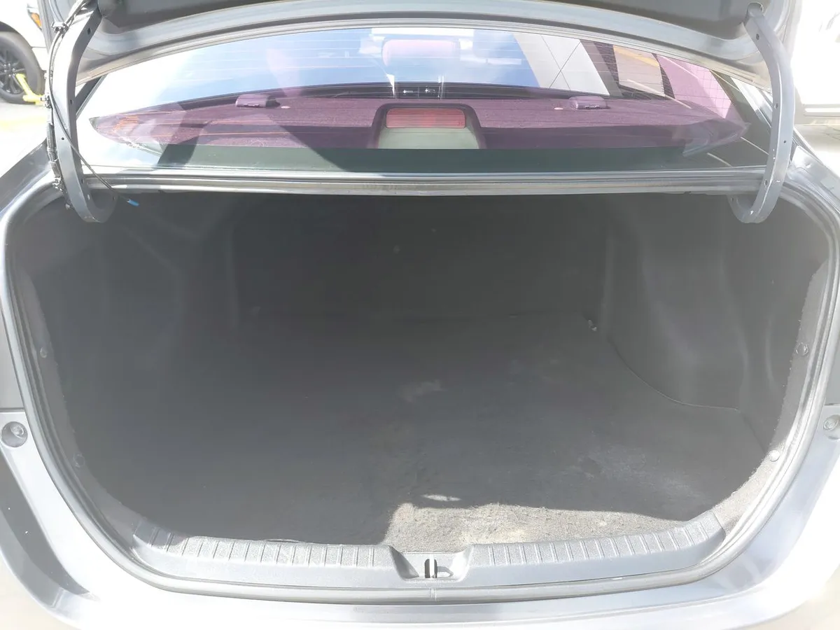 Toyota Yaris 1.5 Gli 4x2 E Mt 4p año 2019