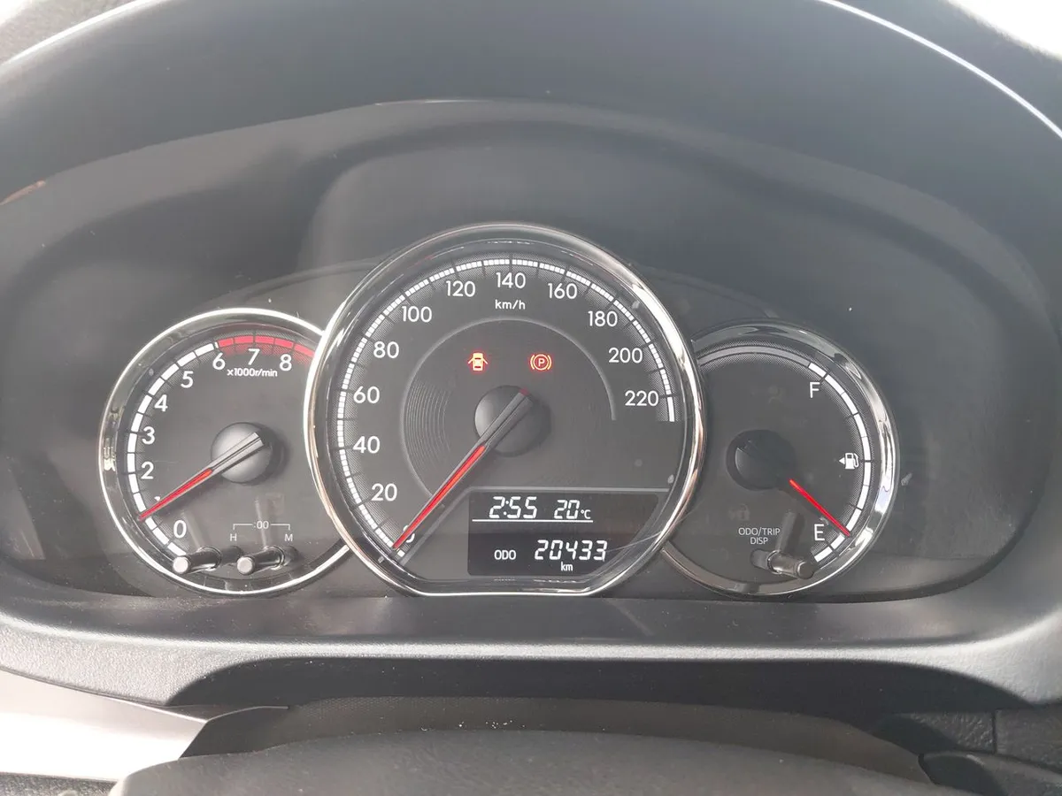 Toyota Yaris 1.5 Sport 4x2 Hb Mt 5p año 2024