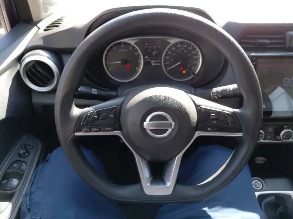 Nissan Versa 1.6 Sense 4x2 Mt 4p año 2021
