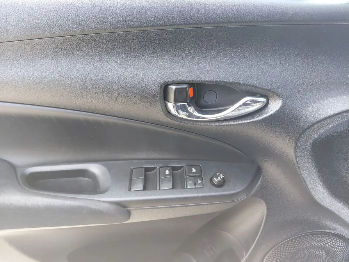 Toyota Yaris 1.5 Gli 4x2 E Mt 4p año 2019
