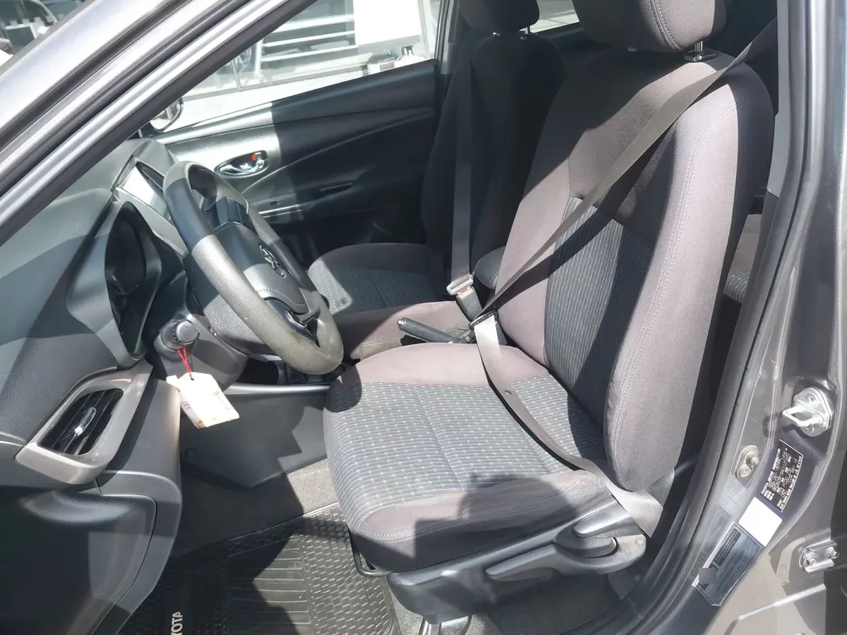 Toyota Yaris 1.5 Gli 4x2 E Mt 4p año 2019