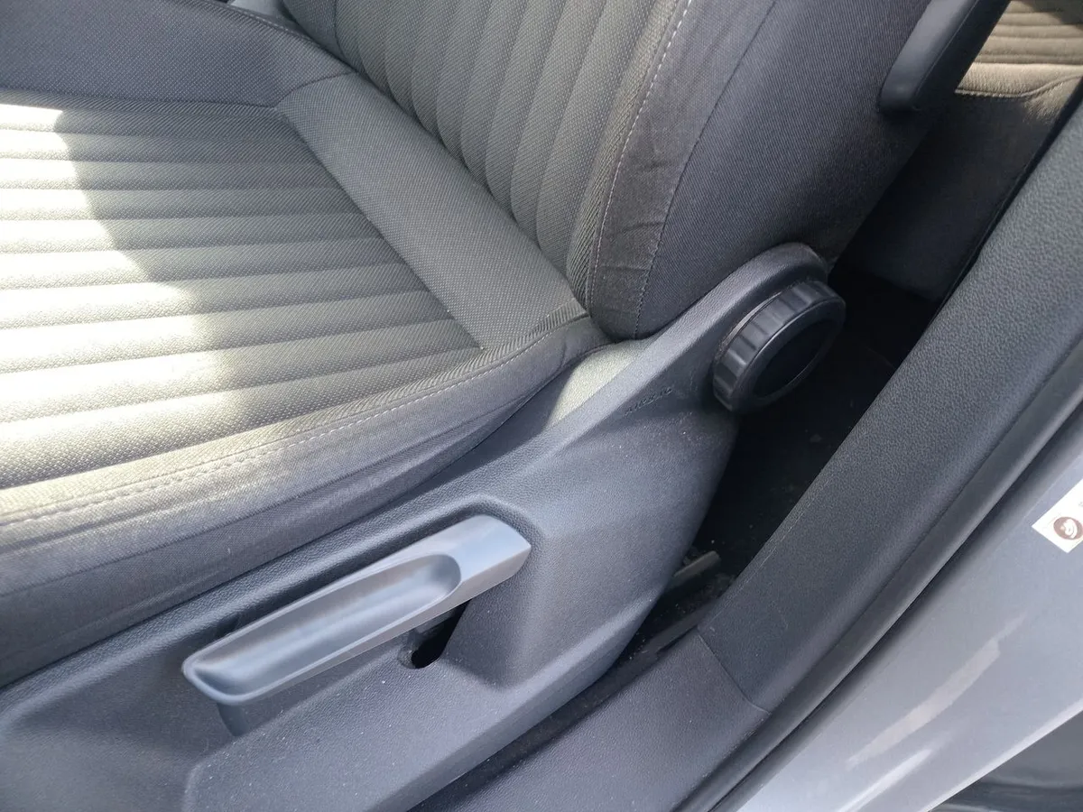 Volkswagen Tiguan 1.4 Tsi Comfortline 4x2 At 5p año 2023