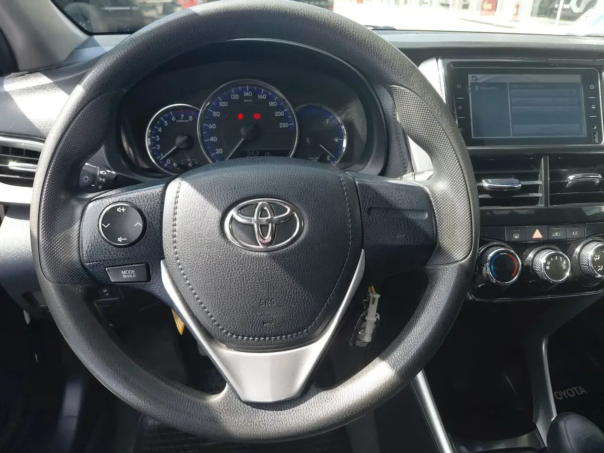 Toyota Yaris 1.5 Gli 4x2 E Mt 4p año 2019