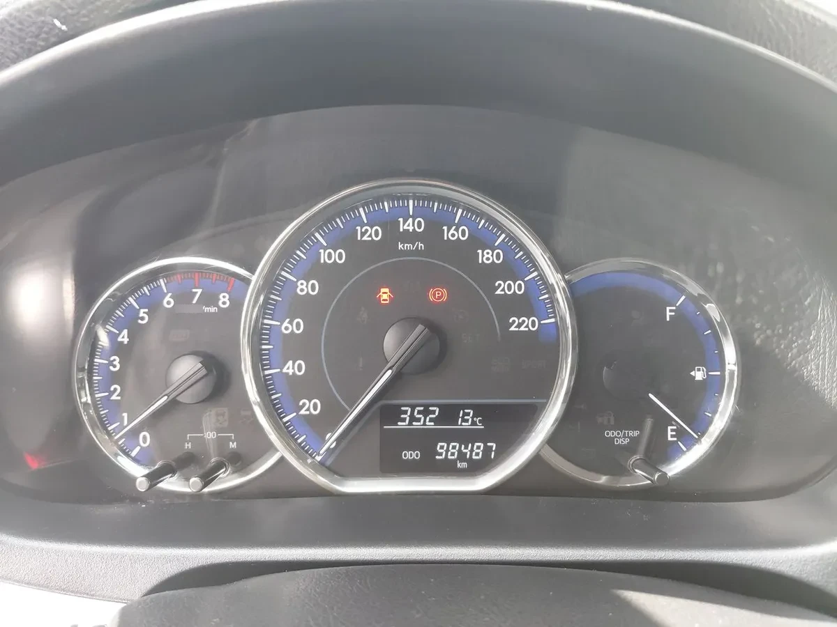 Toyota Yaris 1.5 Gli 4x2 E Mt 4p año 2019