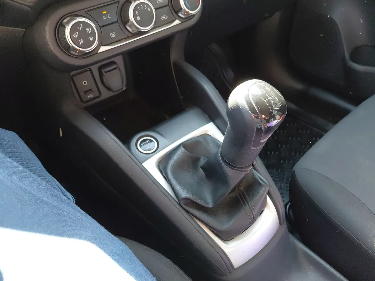 Nissan Versa 1.6 Sense 4x2 Mt 4p año 2021