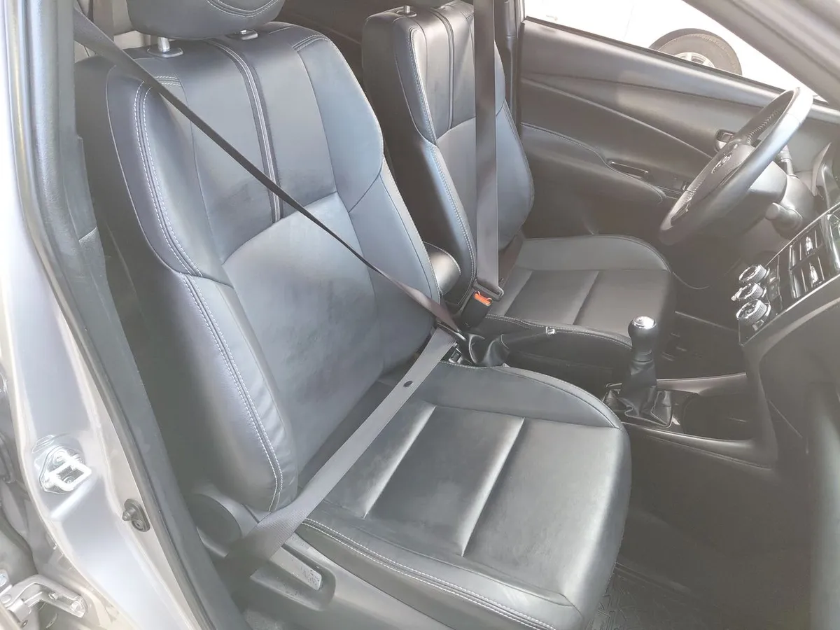 Toyota Yaris 1.5 Sport 4x2 Hb Mt 5p año 2024