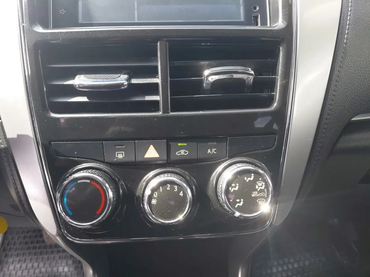 Toyota Yaris 1.5 Gli 4x2 E Mt 4p año 2019