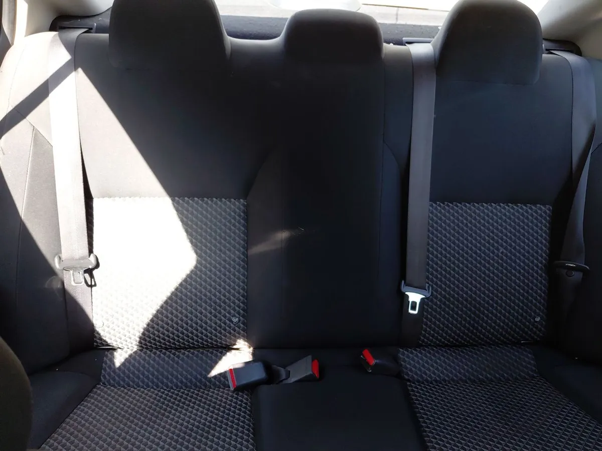 Nissan Versa 1.6 Sense 4x2 Mt 4p año 2021
