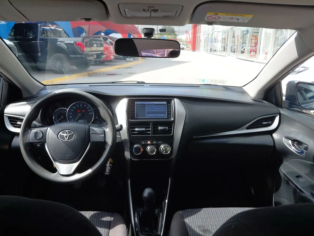 Toyota Yaris 1.5 Gli 4x2 E Mt 4p año 2019