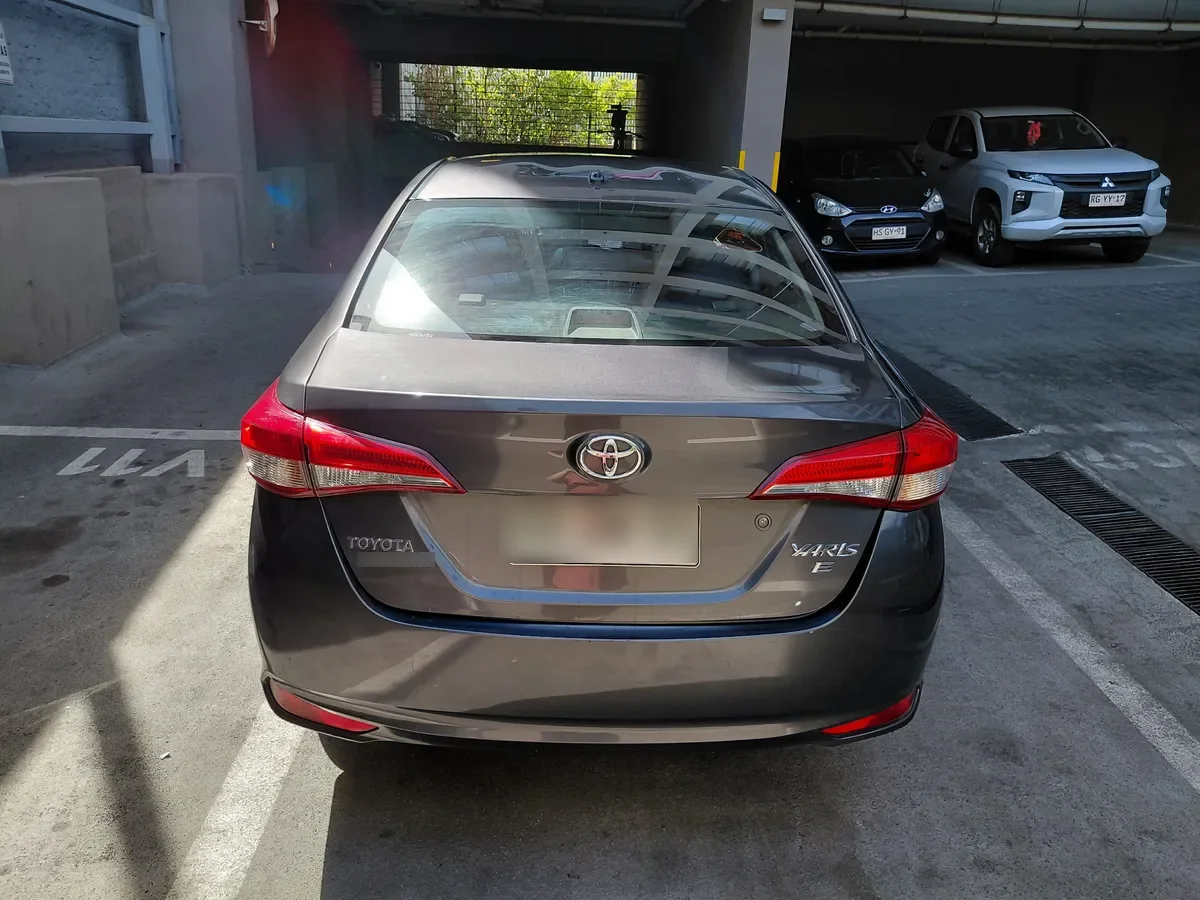 TOYOTA YARIS 1.5 Sedan Gli E Mt año 2022
