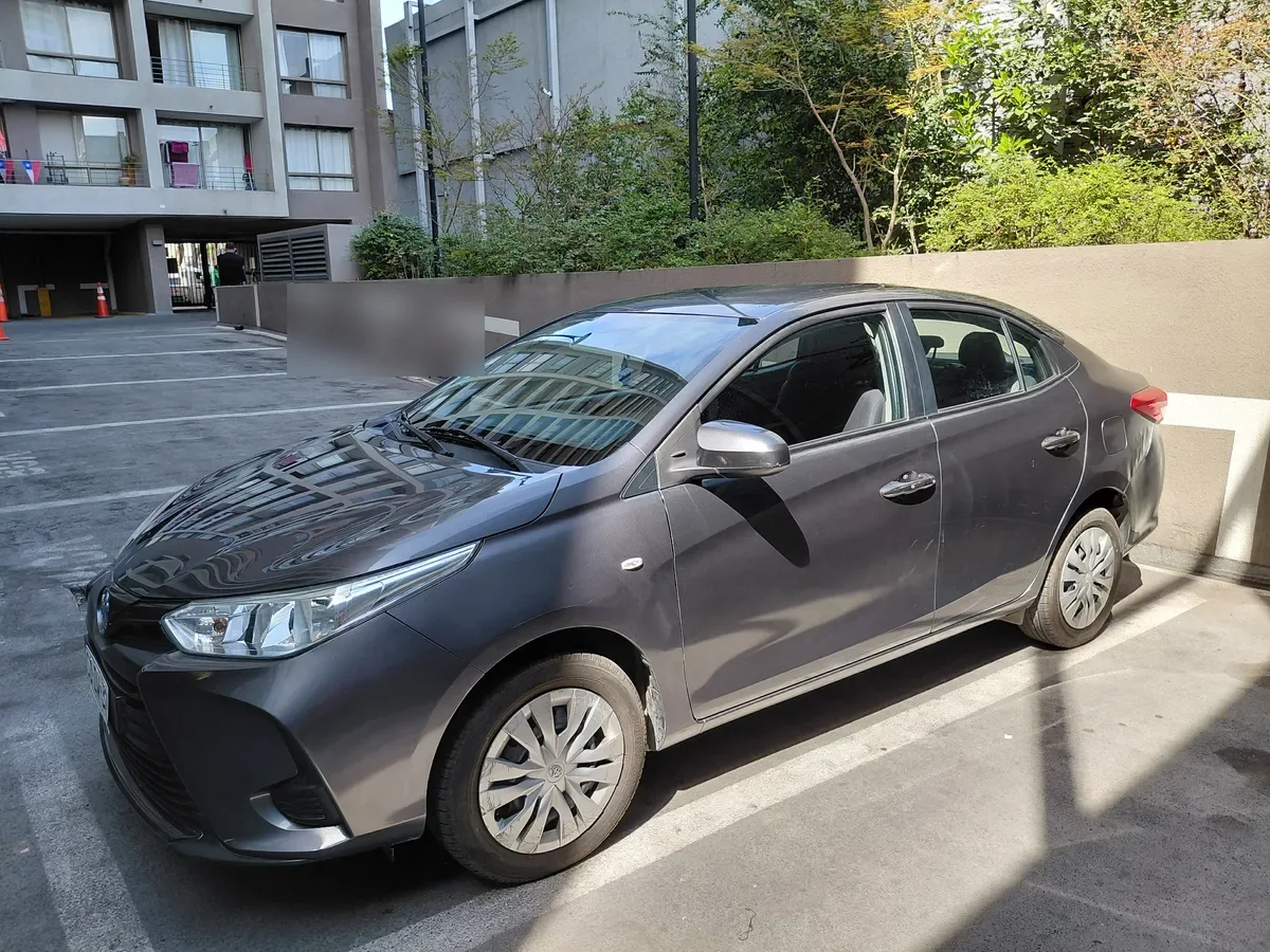 TOYOTA YARIS 1.5 Sedan Gli E Mt año 2022